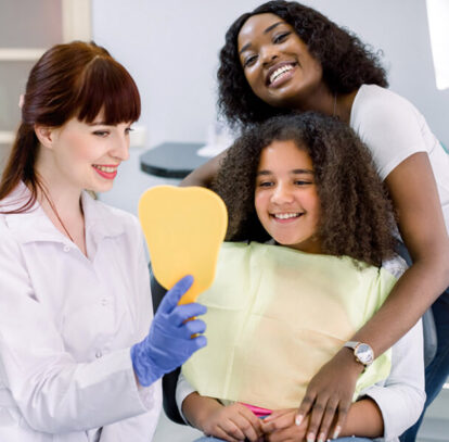 Benefits of Regular Visits to a Family Dentist Near You